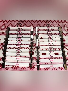 20 pice set of VS PINK bottom Hangers